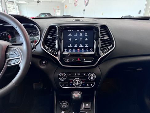 Used 2022 Jeep Cherokee Limited AWD/4WD image 17