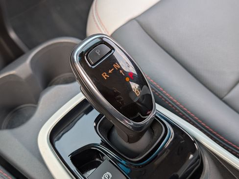 Used 2019 Chevrolet Bolt Premier w/ Infotainment Package FWD image 29