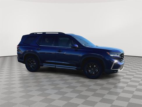 New 2025 Honda Pilot Touring image 2