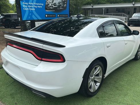 Used 2016 Dodge Charger SXT RWD image 7