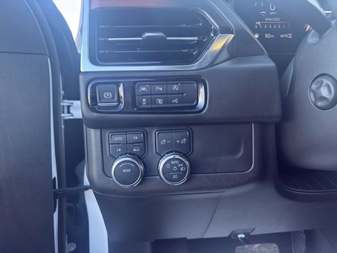 Used 2025 GMC Yukon XL Denali image 10