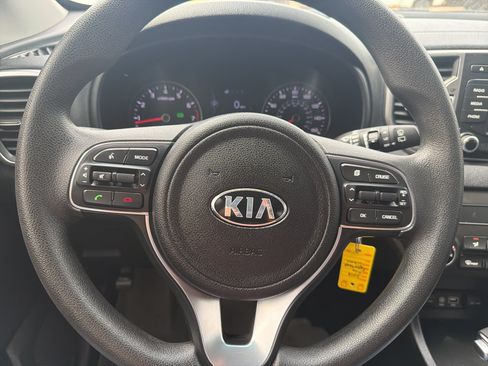Used 2018 Kia Sportage LX AWD/4WD image 16