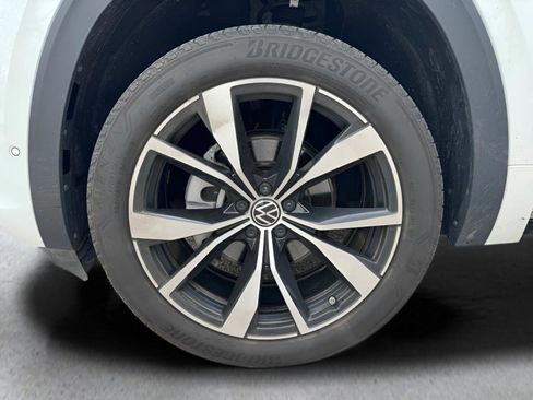 Used 2024 Volkswagen Atlas SEL Premium R-Line AWD/4WD image 16