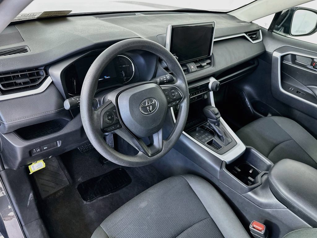 Used 2025 Toyota RAV4 LE AWD/4WD image 26