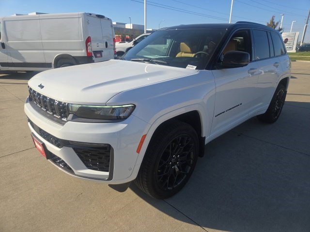 New 2027 Jeep Grand Cherokee Summit AWD/4WD image 3