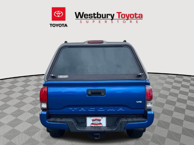 Used 2018 Toyota Tacoma TRD Sport AWD/4WD image 9