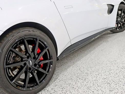 Used 2019 Aston Martin V8 Vantage Coupe RWD image 12
