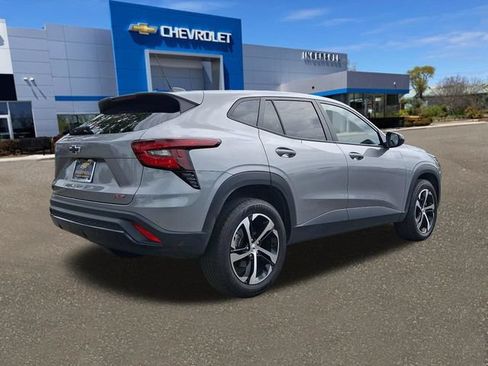 Used 2024 Chevrolet Trax RS FWD image 26