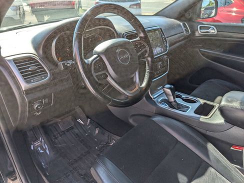 Used 2021 Jeep Grand Cherokee Laredo X RWD image 12
