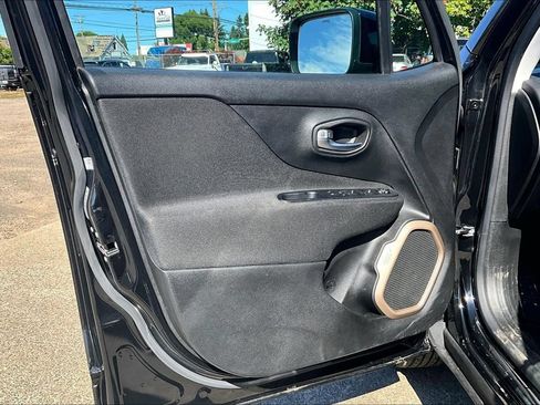 Used 2015 Jeep Renegade Latitude w/ Popular Equipment Group AWD/4WD image 22
