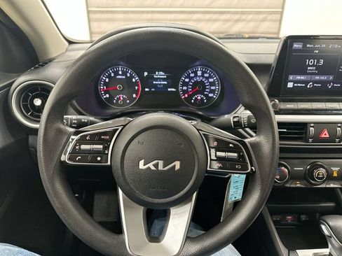 Used 2022 Kia Forte LXS FWD image 12