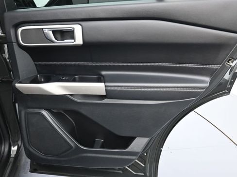 Used 2022 Ford Explorer XLT w/ Equipment Group 202A image 33