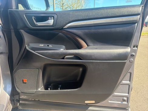 Used 2018 Toyota Highlander Limited image 29