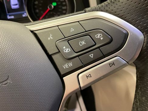 Used 2021 Volkswagen Atlas SE image 11