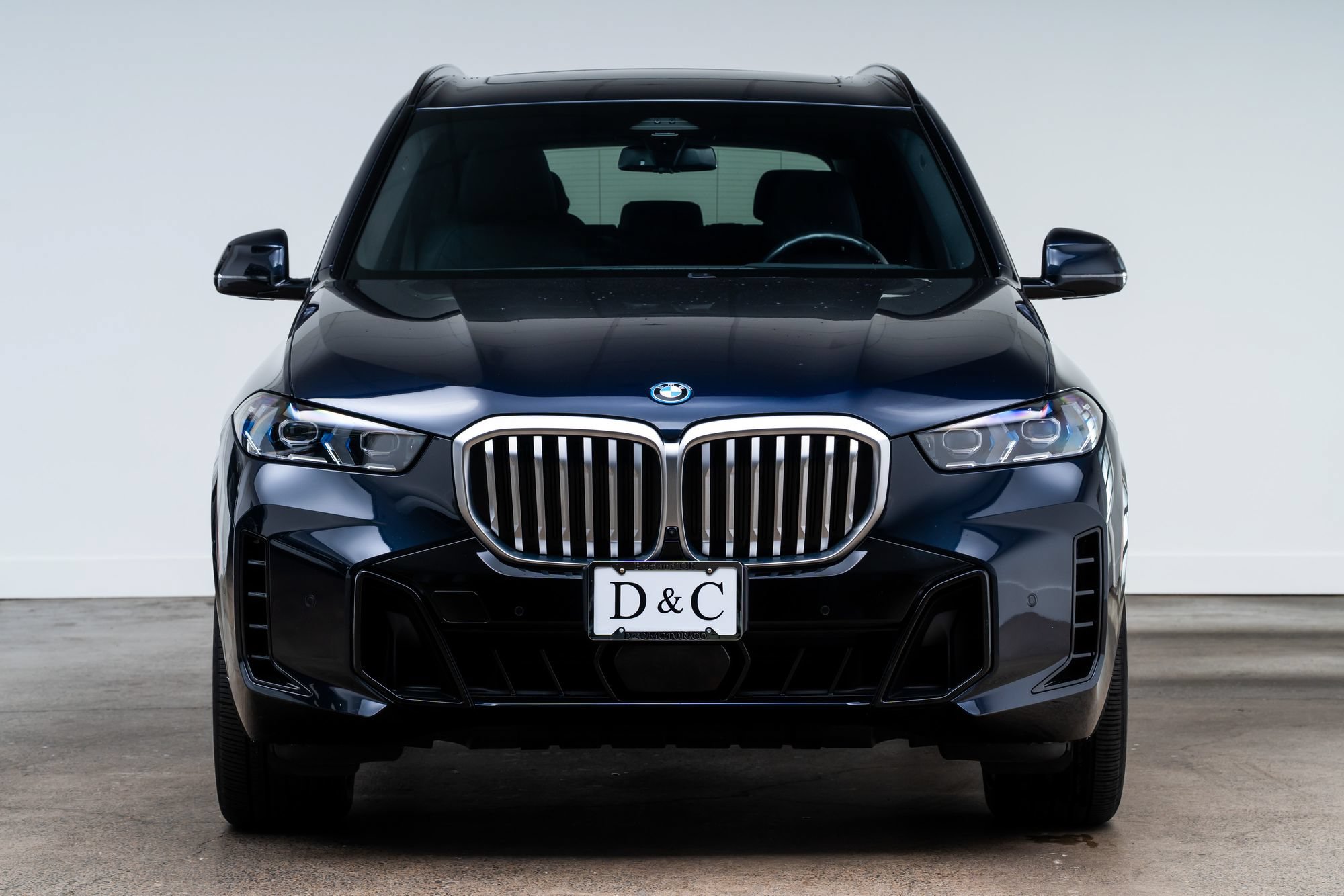 Used 2024 BMW X5 xDrive50e w/ Executive Package AWD/4WD image 2