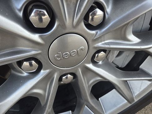 Used 2025 Jeep Grand Cherokee Summit AWD/4WD image 24