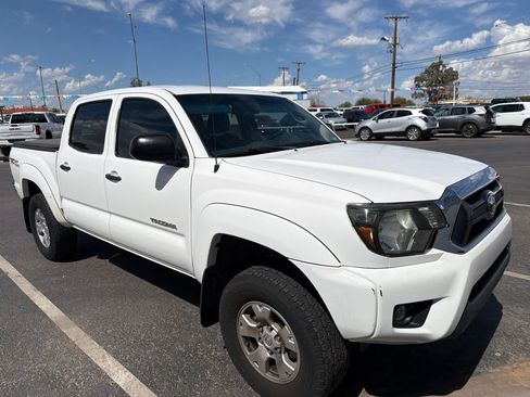 Used 2015 Toyota Tacoma PreRunner w/ TRD Off-Road Package RWD image 2