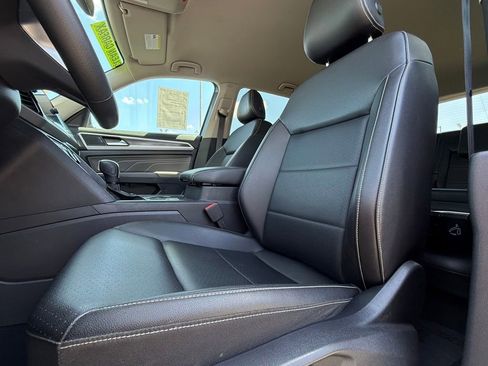 Used 2023 Volkswagen Atlas SE w/ Black Wheel Package FWD image 29