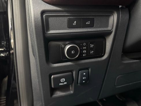 Used 2024 Ford Expedition Limited image 23