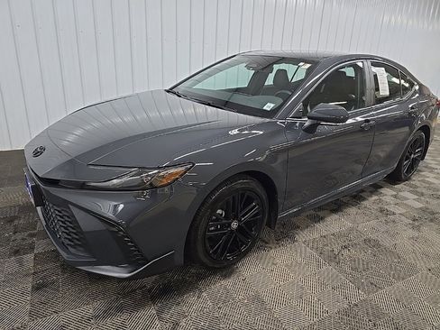 Used 2025 Toyota Camry SE image 8