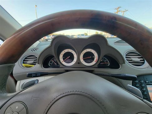Used 2011 Mercedes-Benz SL 550 image 27