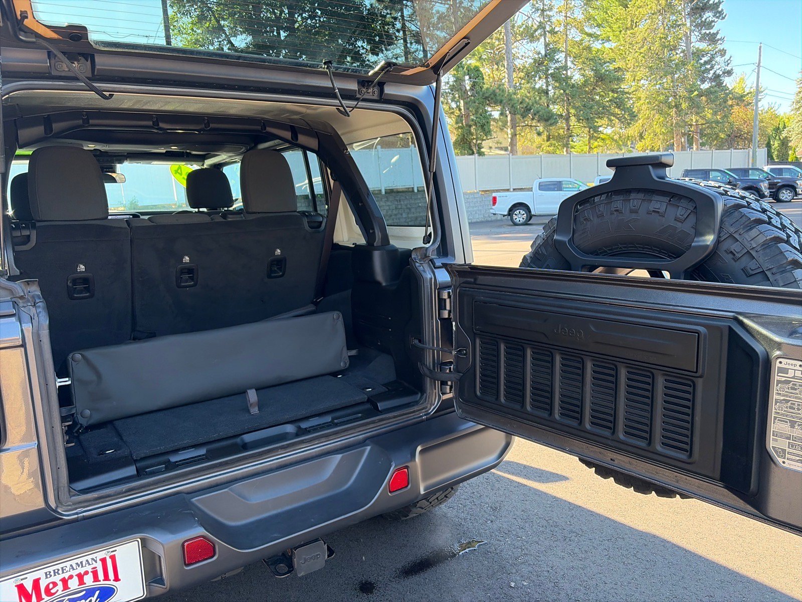 Used 2024 Jeep Wrangler Unlimited Sport AWD/4WD image 8