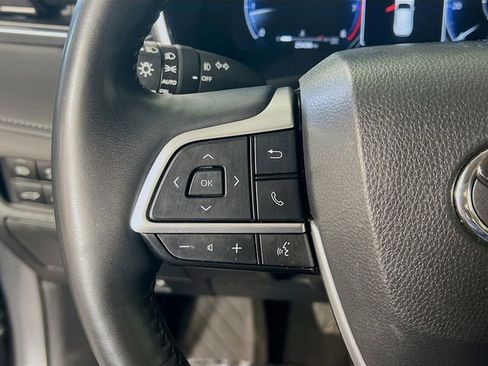 Used 2023 Toyota Highlander Platinum image 17
