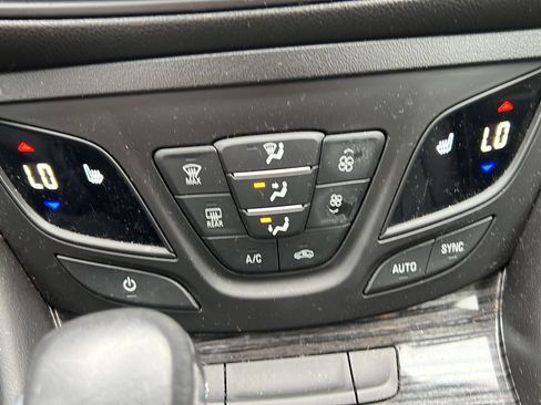 Used 2017 Buick Envision Essence AWD/4WD image 11