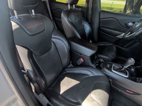 Used 2017 Jeep Cherokee Trailhawk image 22