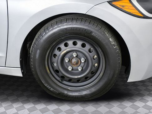 Used 2017 Hyundai Elantra SE image 31