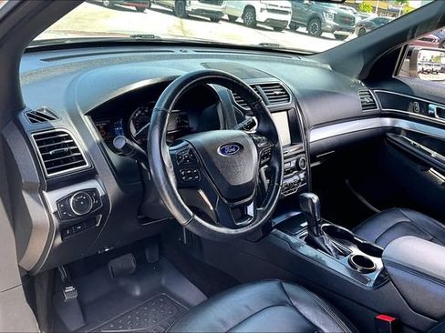 Used 2017 Ford Explorer XLT w/ Equipment Group 202A FWD image 14