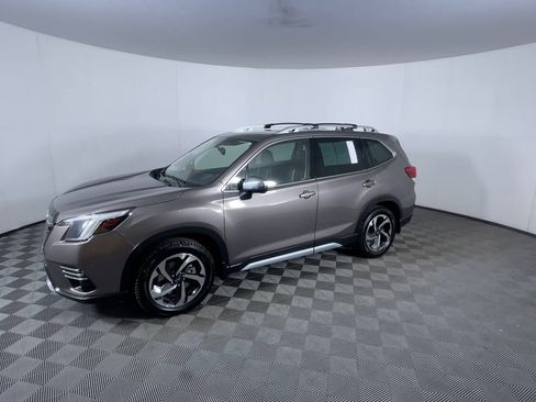 Used 2023 Subaru Forester Touring image 3