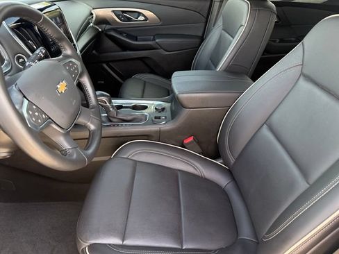 Used 2022 Chevrolet Traverse Premier FWD image 12