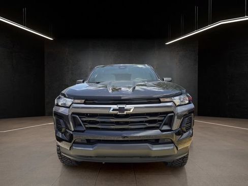 Used 2025 Chevrolet Colorado LT AWD/4WD image 2