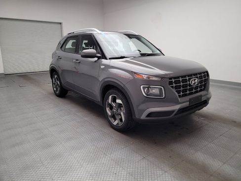 Used 2021 Hyundai Venue SEL FWD image 13