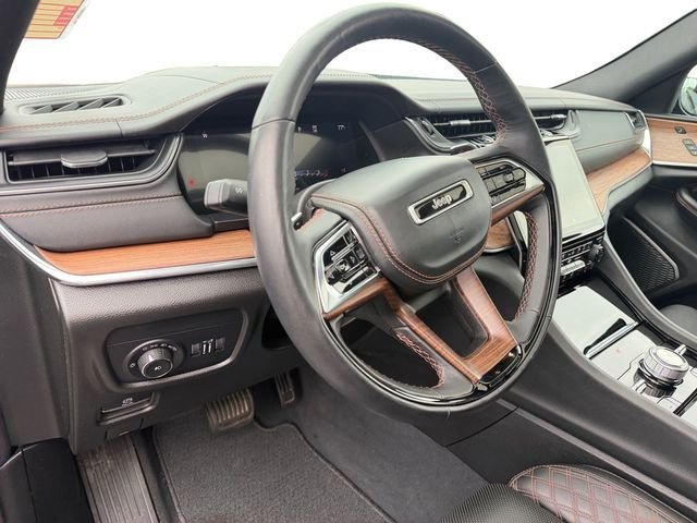 Certified 2023 Jeep Grand Cherokee Summit w/ Luxury Tech Group V AWD/4WD image 13