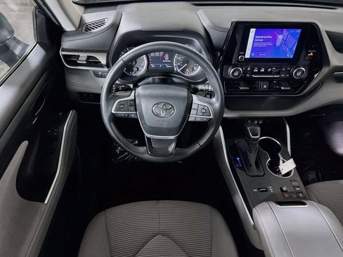 Certified 2023 Toyota Highlander LE FWD image 19