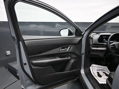 Used 2023 Nissan Ariya FWD image 10