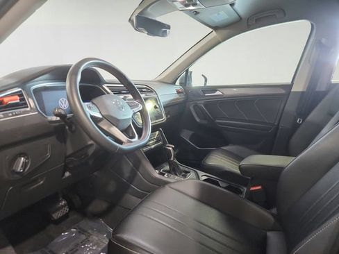 Used 2022 Volkswagen Tiguan SE FWD image 9