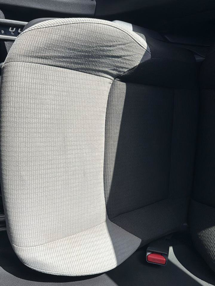 Used 2019 Toyota C-HR XLE FWD image 11