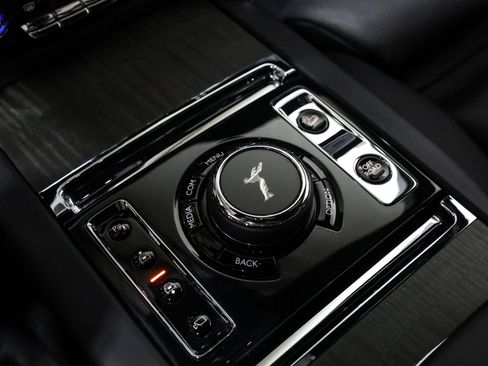 Used 2019 Rolls-Royce Cullinan image 26