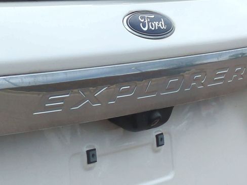 Used 2023 Ford Explorer Platinum w/ Technology Package AWD/4WD image 13