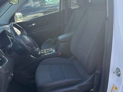 Used 2023 Chevrolet Equinox LT image 3