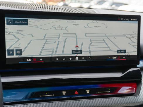 Used 2025 BMW M5 w/ Carbon Package image 25