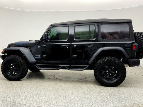 Used 2023 Jeep Wrangler Unlimited w/ Cold Weather Group AWD/4WD image 8