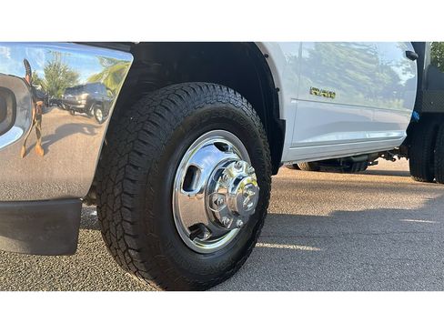 Used 2024 RAM 3500 SLT w/ Quick Order Package 2YG SLT AWD/4WD image 9