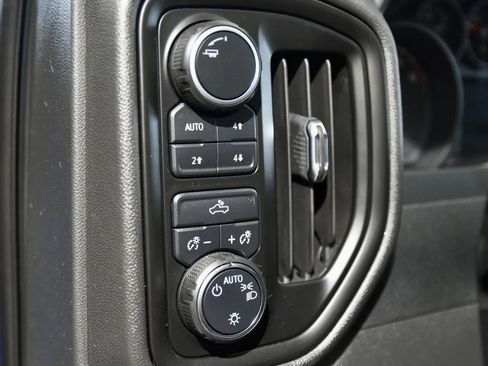 Used 2022 Chevrolet Silverado 1500 Custom Trail Boss AWD/4WD image 16