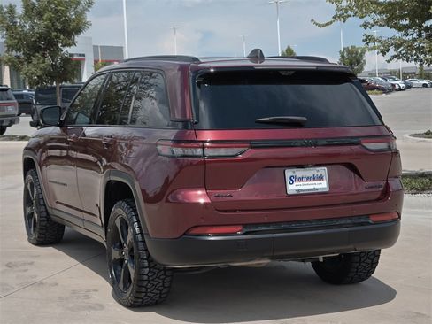 Used 2023 Jeep Grand Cherokee Limited w/ Luxury Tech Group II image 5