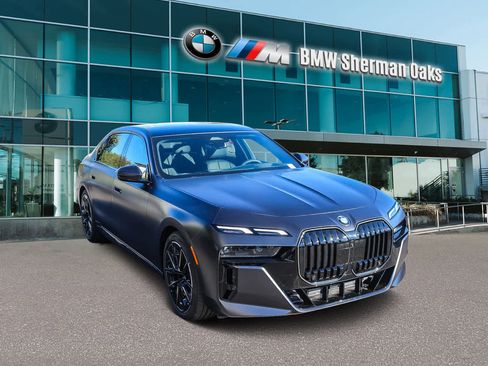 New 2026 BMW 740i image 3