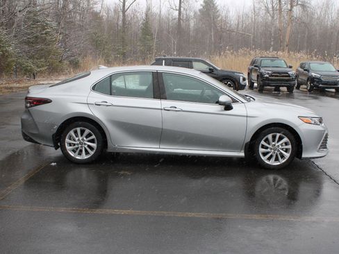 Used 2023 Toyota Camry LE image 4